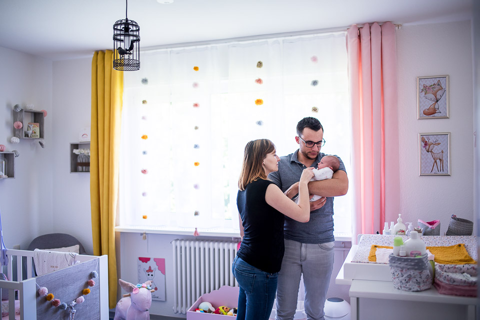 photo de famille créative pour faire-part de naissance